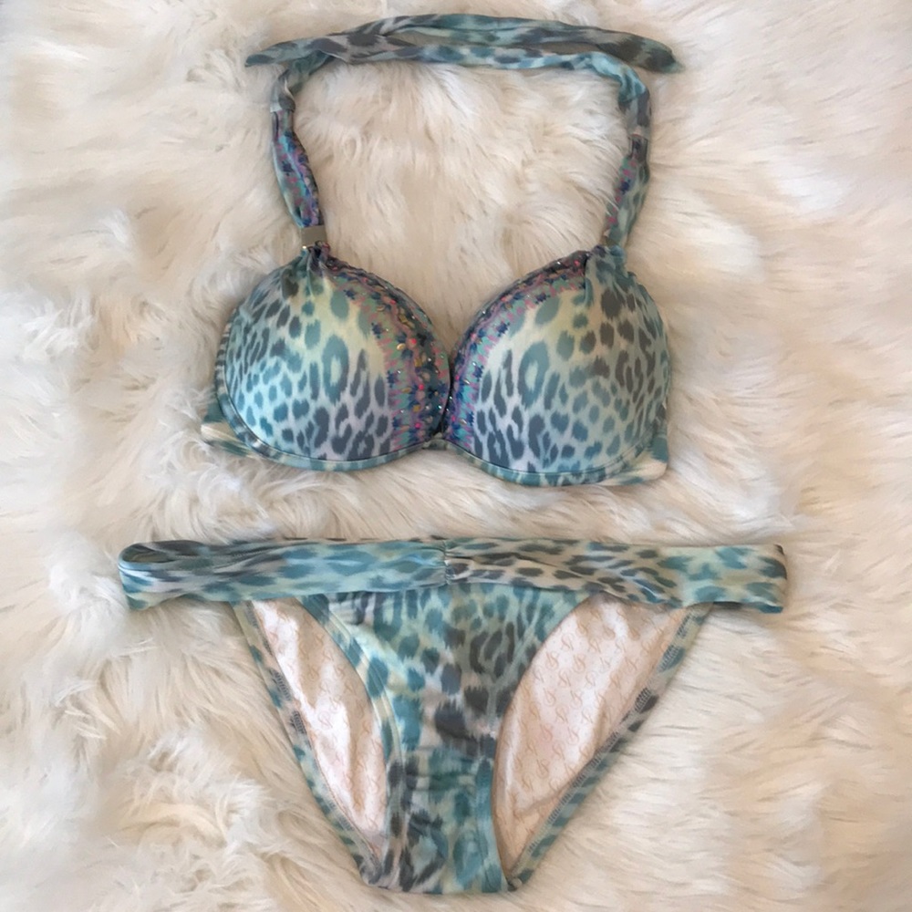 Victoria’s Secret sexy swim!